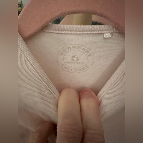 Burberry baby pink ruffle front footie size 6 months - Picture 2 of 3